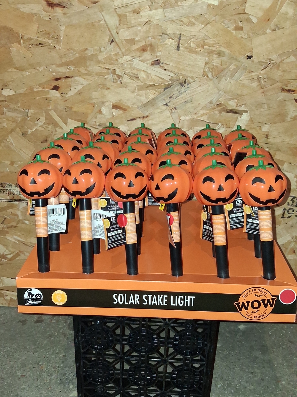 30 Solar Pumpkin Stake Light - Orange Jack-O'-Lantern